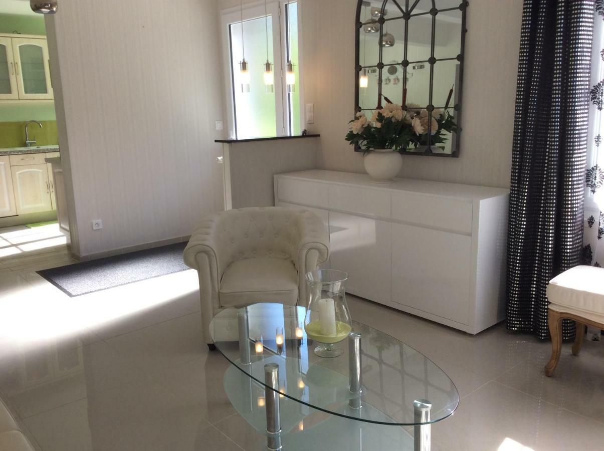 VILLA MAISON BLANCHE TULLE 1 à 4 personnes Esterno foto